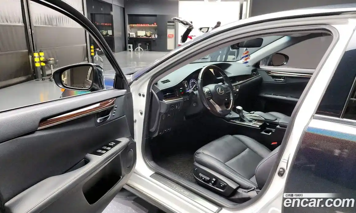 Lexus ES 2016 2.5 Автомат в Москве № 168210, фото 19