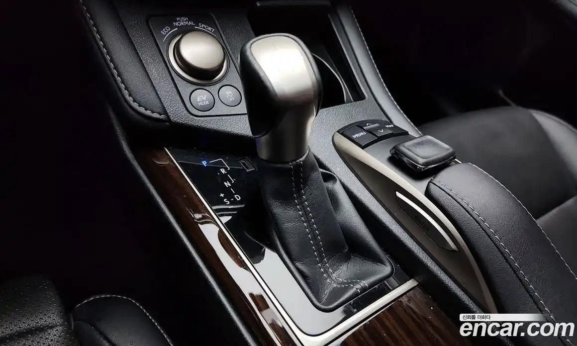 Lexus ES 2016 2.5 Автомат в Москве № 168210, фото 20