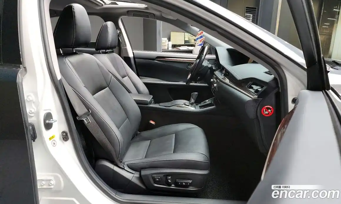 Lexus ES 2016 2.5 Автомат в Москве № 168210, фото 9