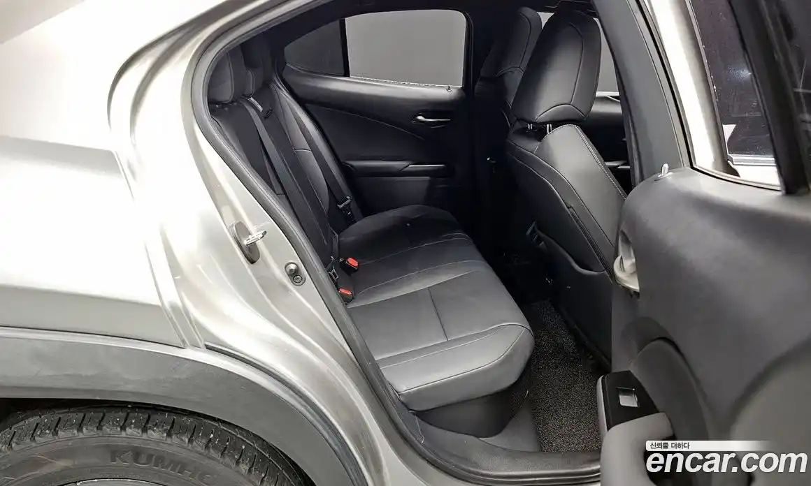 Lexus UX 2021 2.0 Автомат в Москве № 168318, фото 13