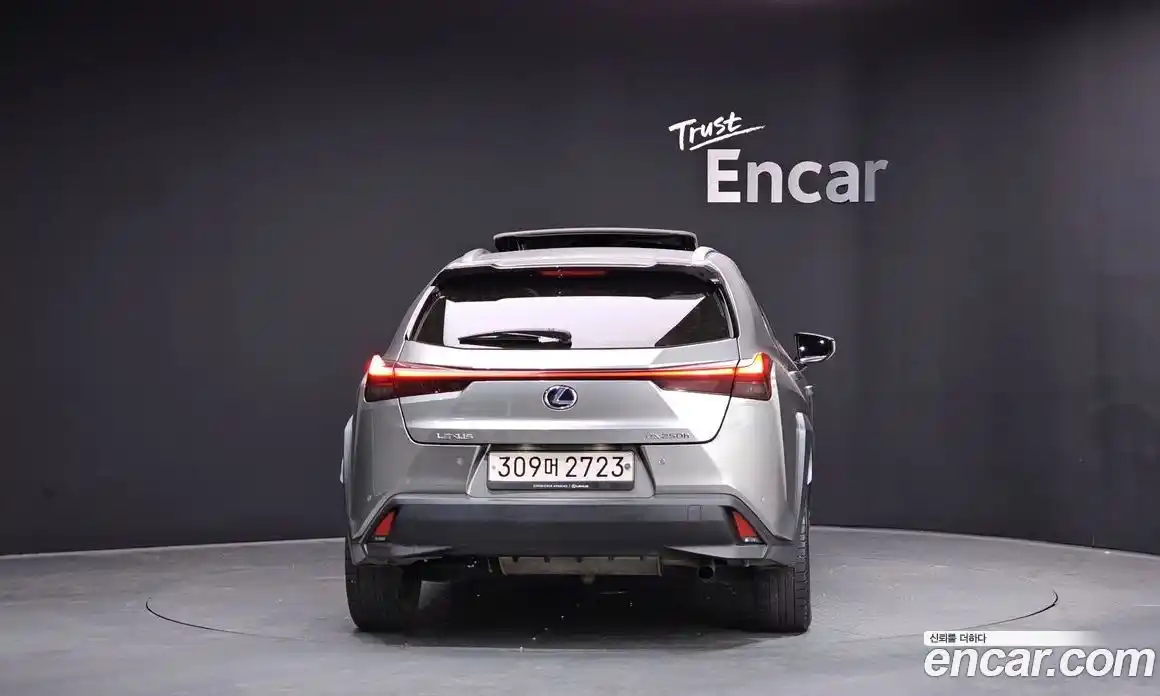 Lexus UX 2021 2.0 Автомат в Москве № 168318, фото 15