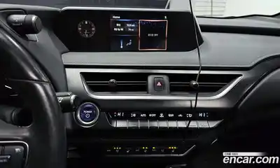 Lexus UX 2021 2.0 Автомат в Москве № 168318, миниатюра 4