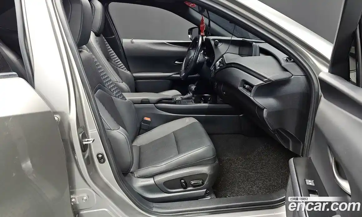 Lexus UX 2021 2.0 Автомат в Москве № 168318, фото 5