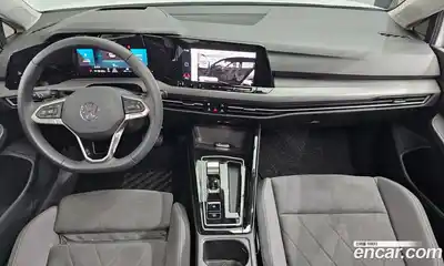 Volkswagen Golf, 2024