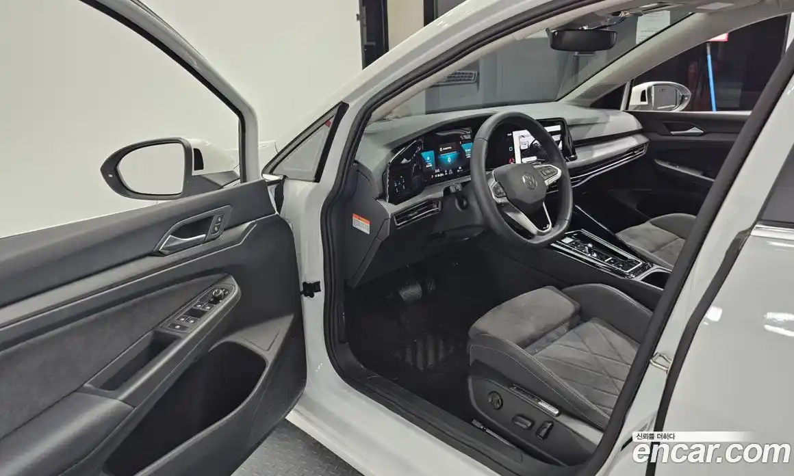 Volkswagen Golf 2024 2.0 Автомат в Москве № 168464, фото 19