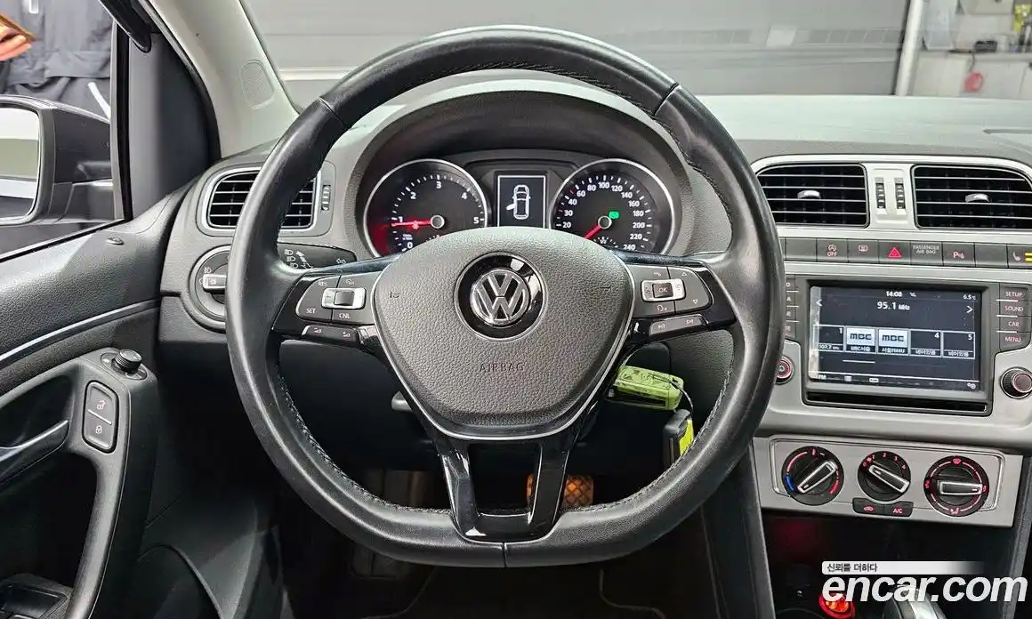 Volkswagen Polo 2016 1.4 Автомат в Москве № 168893, фото 18