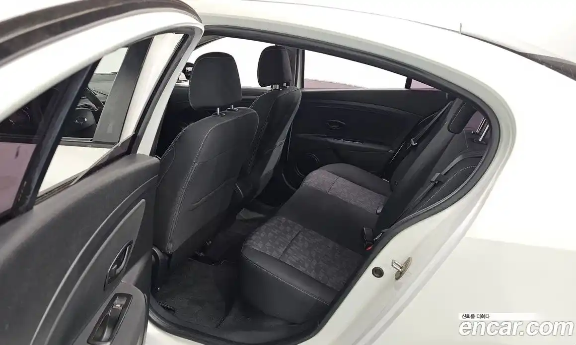 Renault SM3 2015 1.6 Автомат в Москве № 179099, фото 15