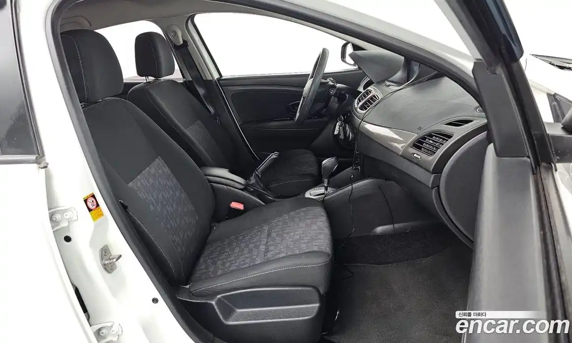 Renault SM3 2015 1.6 Автомат в Москве № 179099, фото 16