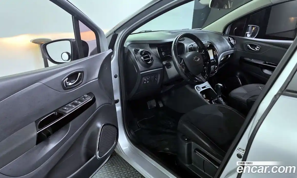 Renault QM3 2015 1.5 Автомат в Москве № 184181, фото 17