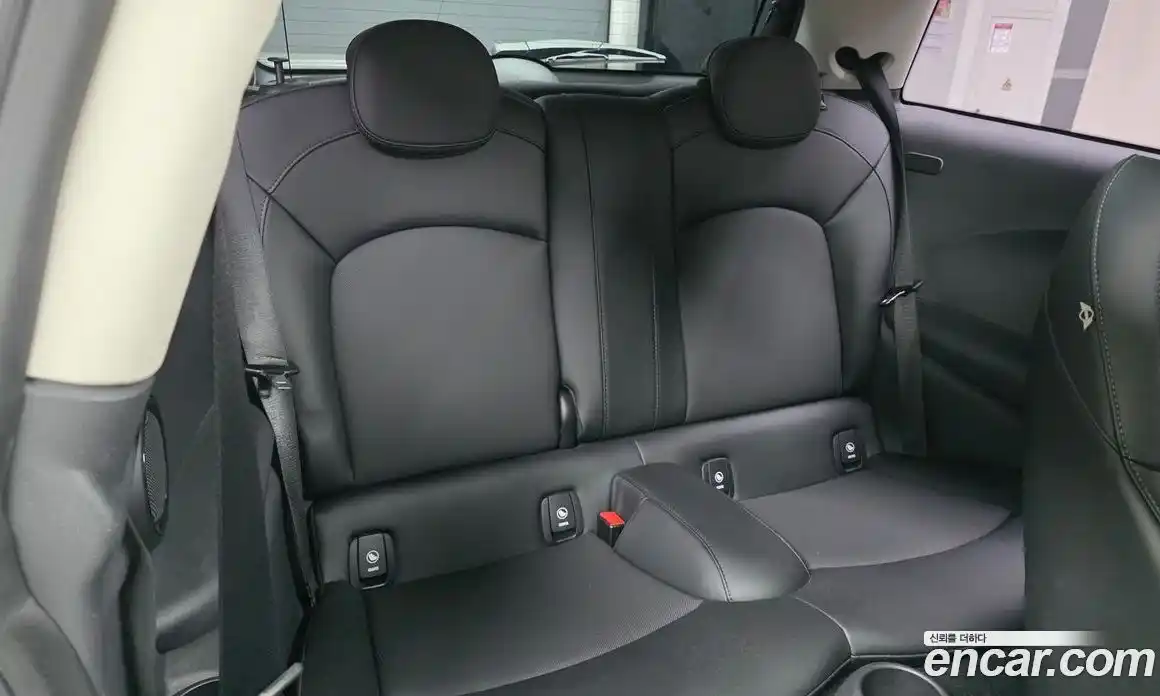 Mini Cooper 2015 1.5 Автомат в Москве № 185232, фото 11