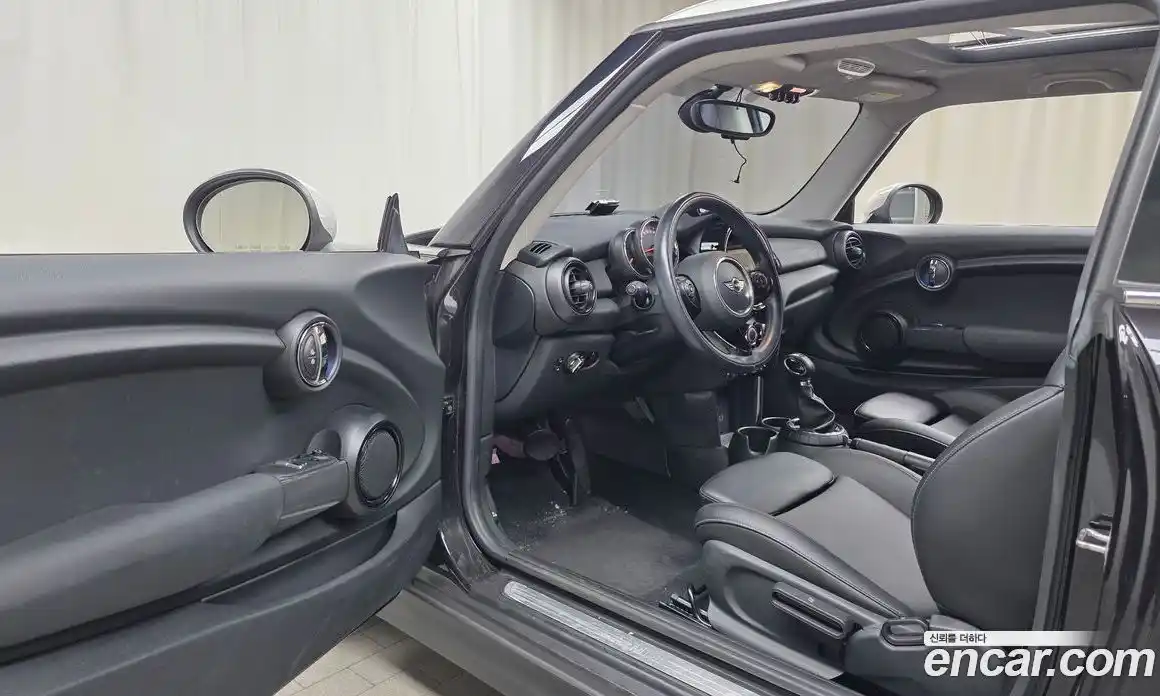 Mini Cooper 2015 1.5 Автомат в Москве № 185232, фото 16