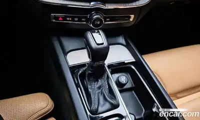 Volvo XC60 2019 2.0 Автомат в Москве № 197089, миниатюра 2