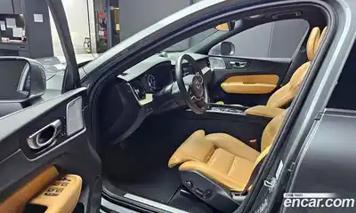 Volvo XC60 2019 2.0 Автомат в Москве № 197089, миниатюра 3