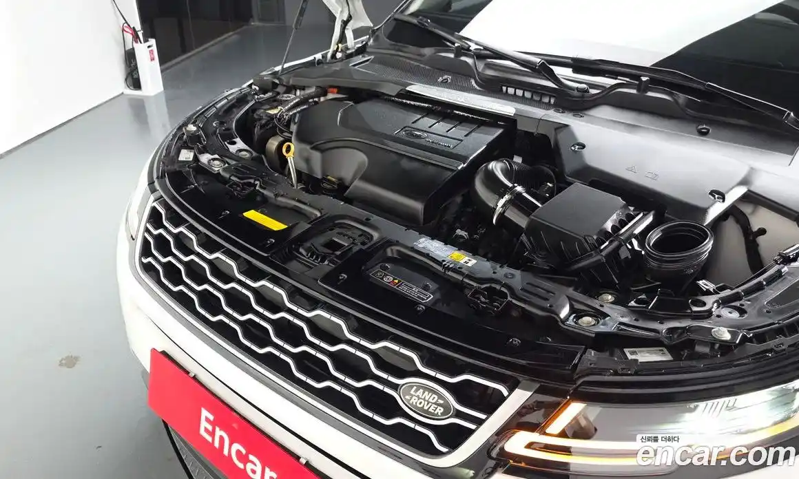 Land Rover Range-Rover Evoque 2023 2.0 Автомат в Москве № 231184, фото 13