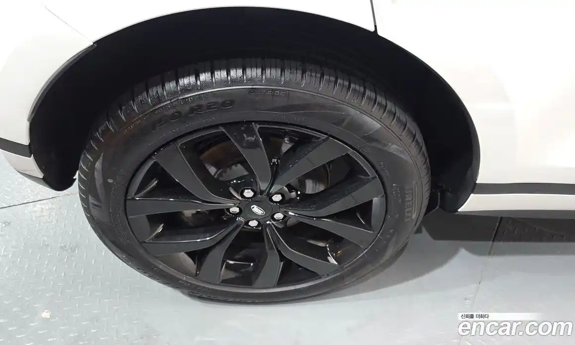 Land Rover Range-Rover Evoque 2023 2.0 Автомат в Москве № 231184, фото 15