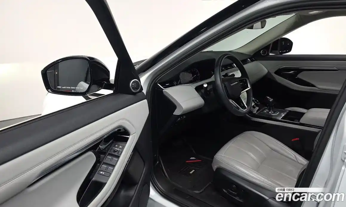 Land Rover Range-Rover Evoque 2023 2.0 Автомат в Москве № 231184, фото 3