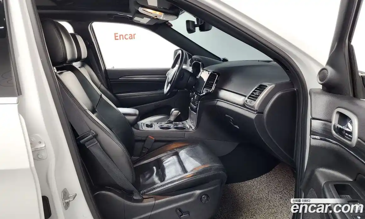 Jeep Cherokee 2019 3.6 Автомат в Москве № 232539, фото 15