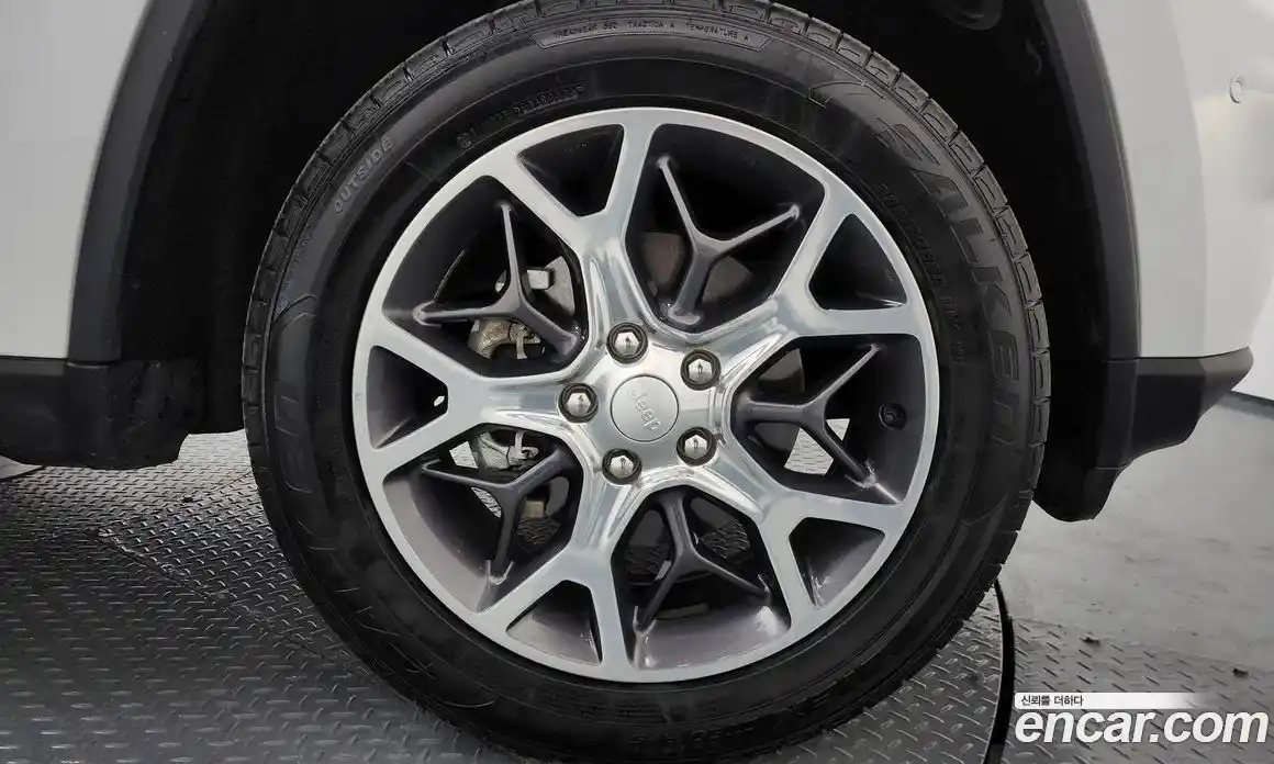 Jeep Cherokee 2019 3.6 Автомат в Москве № 232539, фото 4