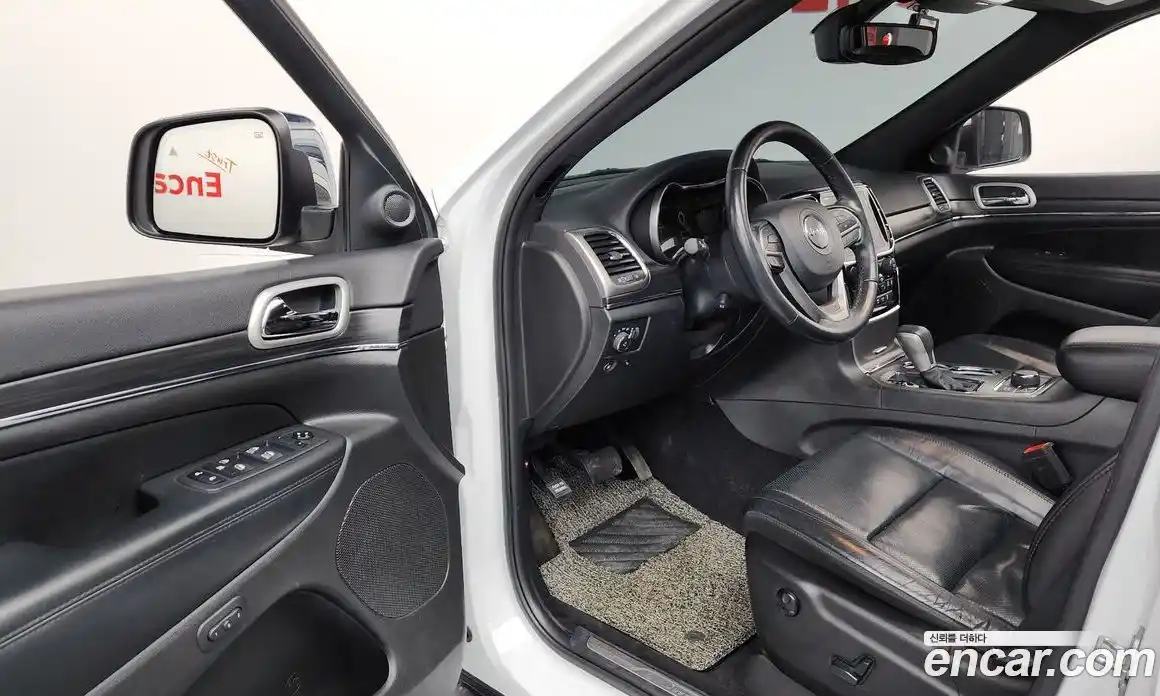 Jeep Cherokee 2019 3.6 Автомат в Москве № 232539, фото 8