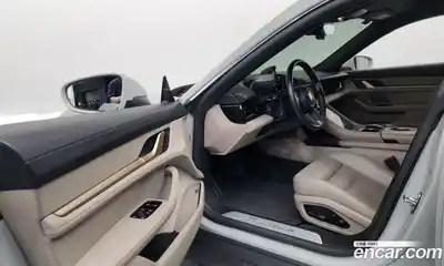 Porsche Taycan 2024 0.1 Автомат в Москве № 251523, миниатюра 3