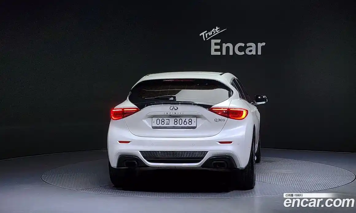 Infiniti Q30 2017 2.0 Автомат в Москве № 256133, фото 3