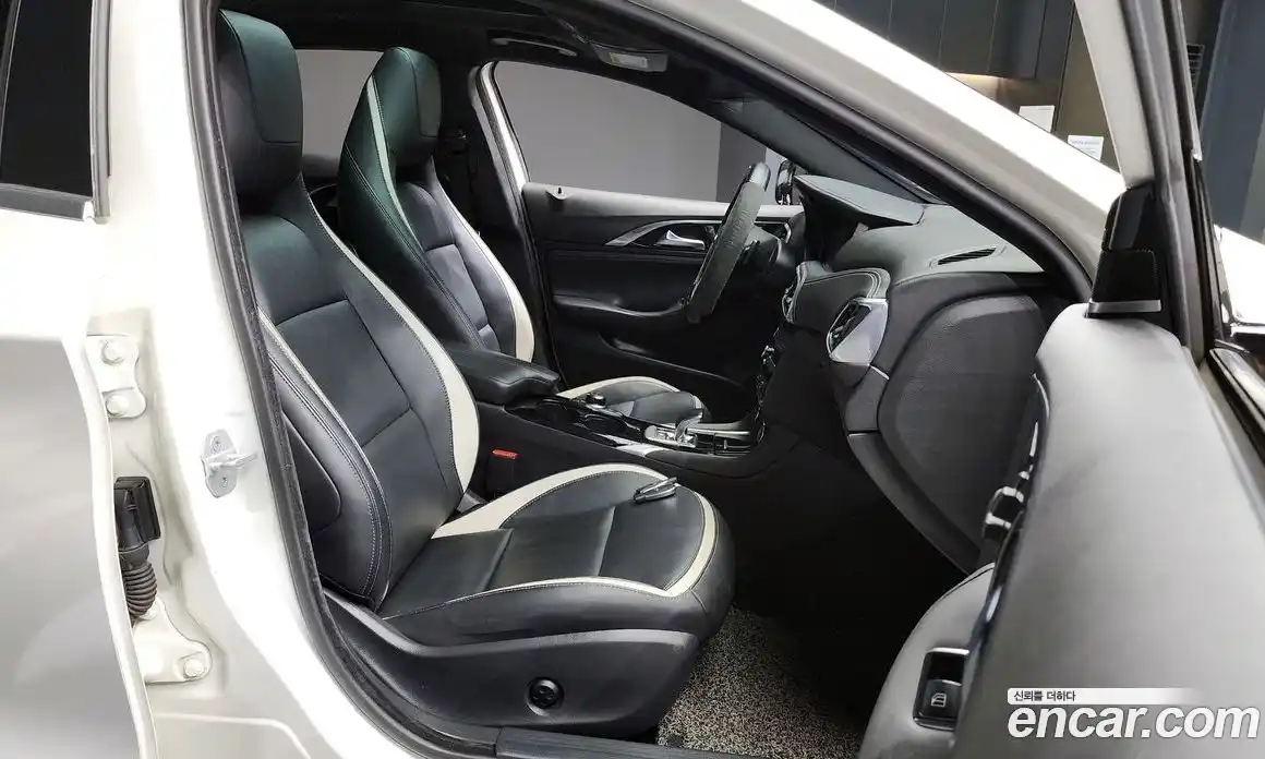 Infiniti Q30 2017 2.0 Автомат в Москве № 256133, фото 10