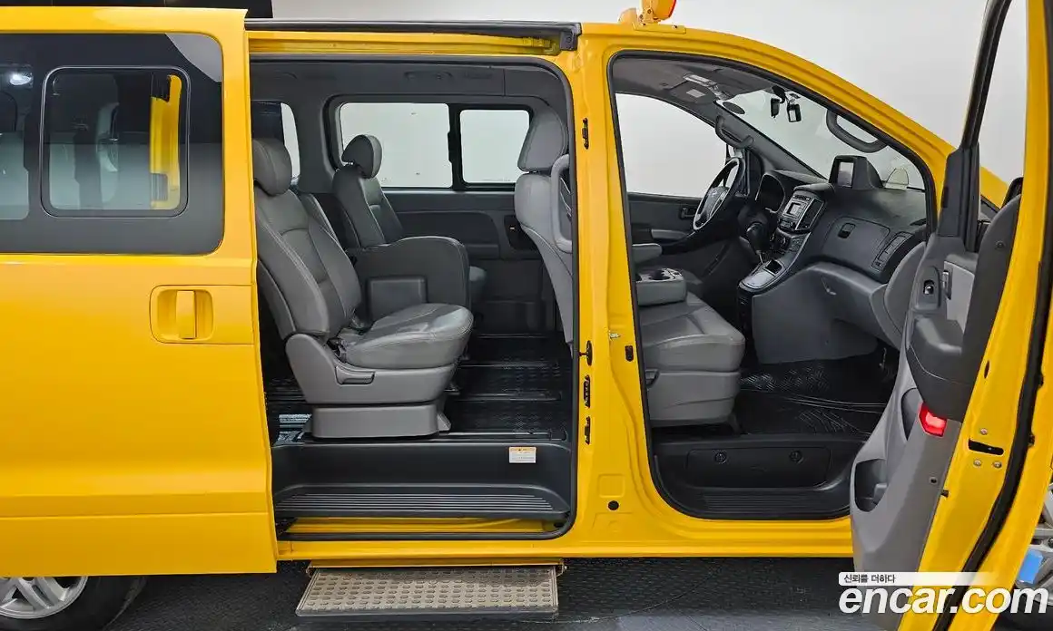 Hyundai Starex 2017 2.5 Автомат в Москве № 111410, фото 16