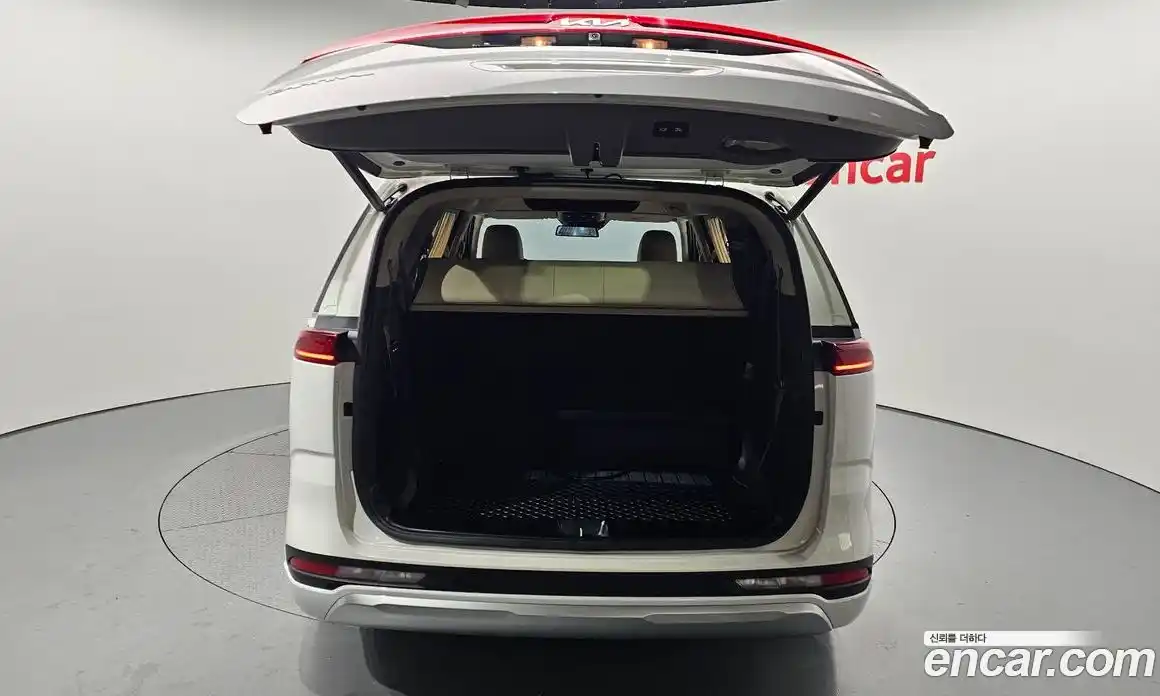 Kia Canival 2023 2.2 Автомат в Москве № 120005, фото 20