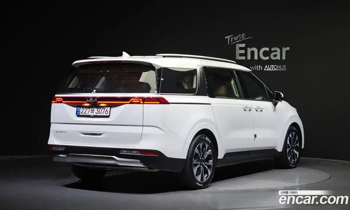 Kia Canival 2023 2.2 Автомат в Москве № 121182, фото 17