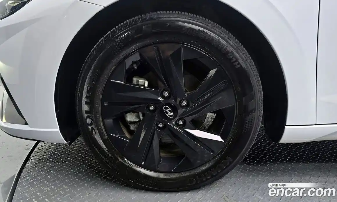 Hyundai Avante 2023 1.6 Автомат в Москве № 13160, фото 17