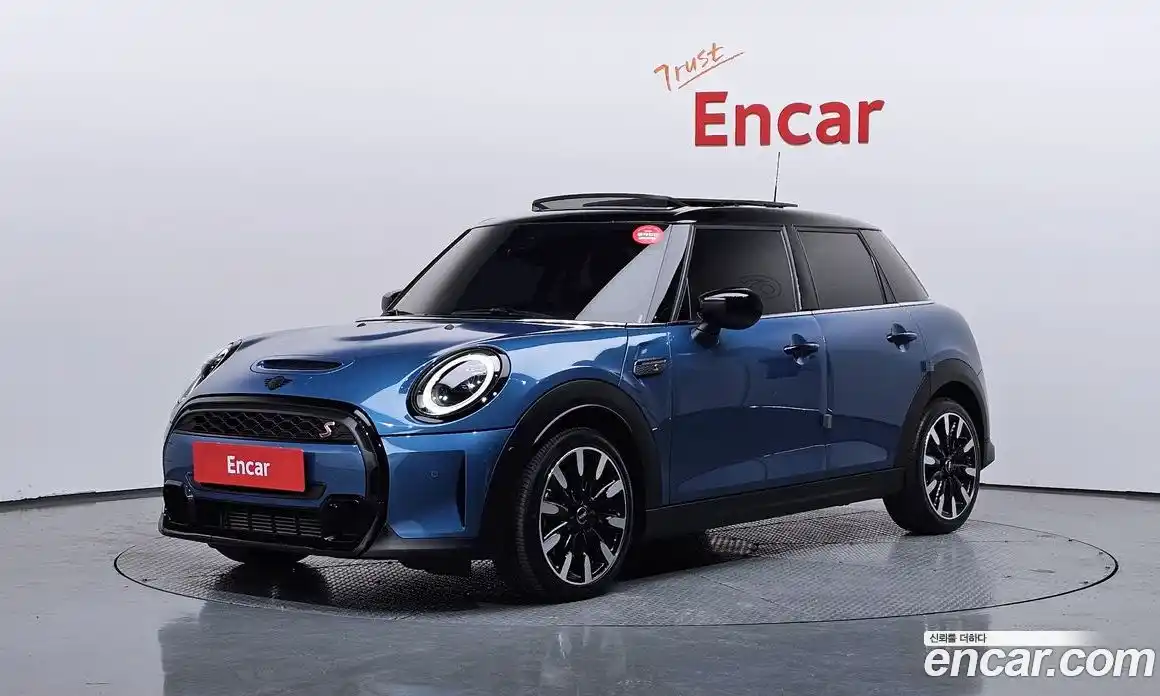 Mini Cooper 2022 2.0 Автомат в Москве № 136227, фото 1