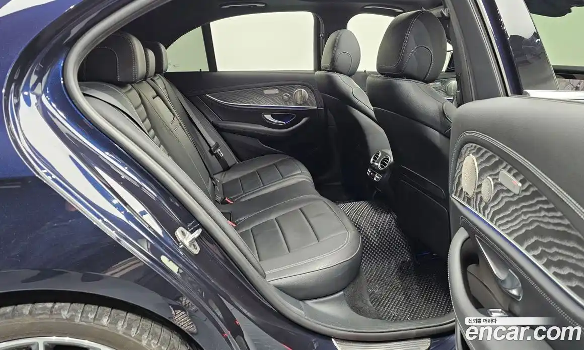 Mercedes-Benz E-Class 2022 2.0 Автомат в Москве № 141500, фото 3