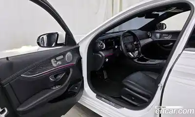 Mercedes-Benz E-Class 2021 2.0 Автомат в Москве № 141701, миниатюра 10