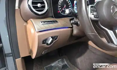 Mercedes-Benz E-Class 2019 2.0 Автомат в Москве № 160682, миниатюра 9