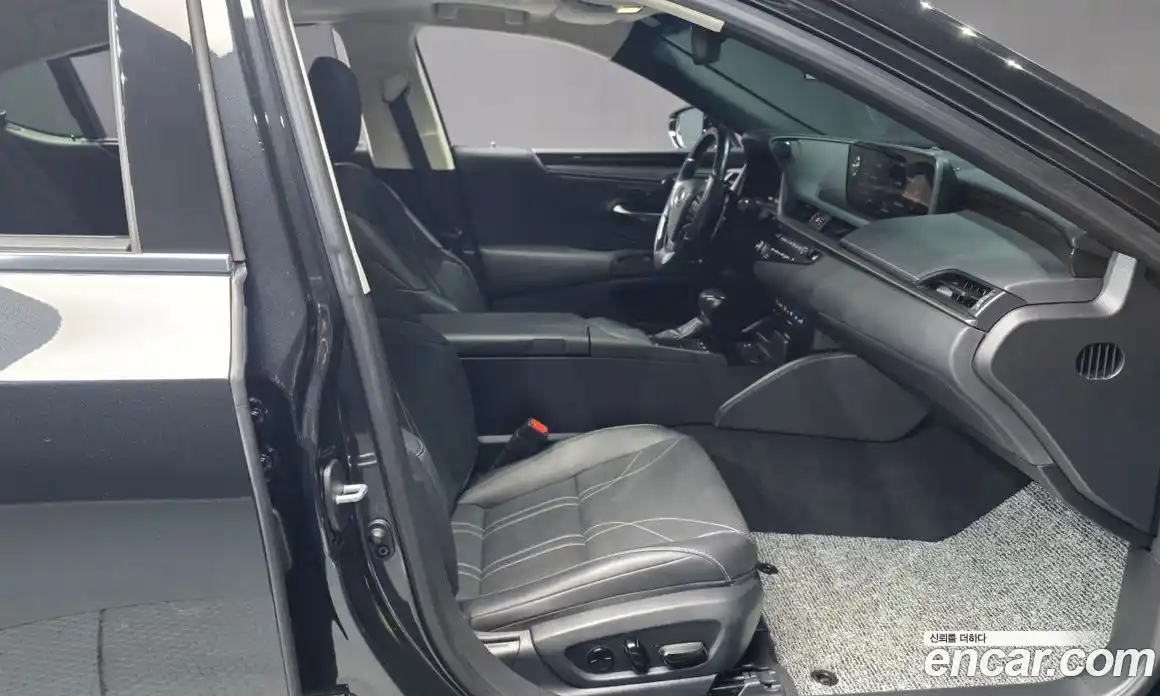 Lexus ES 2021 2.5 Автомат в Москве № 168258, фото 4