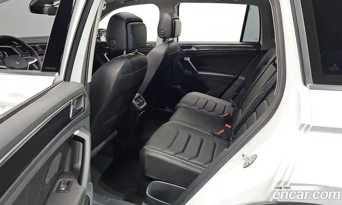 Volkswagen Tiguan 2022 2.0 Автомат в Москве № 168390, фото 4