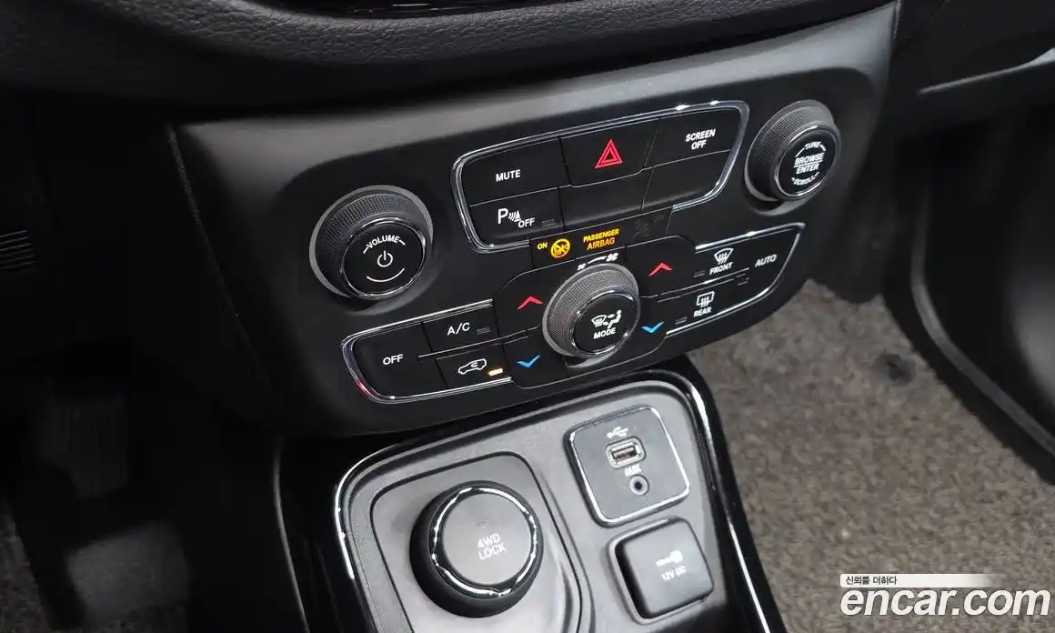 Jeep Compass 2018 2.4 Автомат в Москве № 169659, фото 19