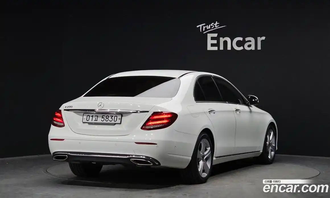 Mercedes-Benz E-Class 2018 2.0 Автомат в Москве № 178887, фото 17