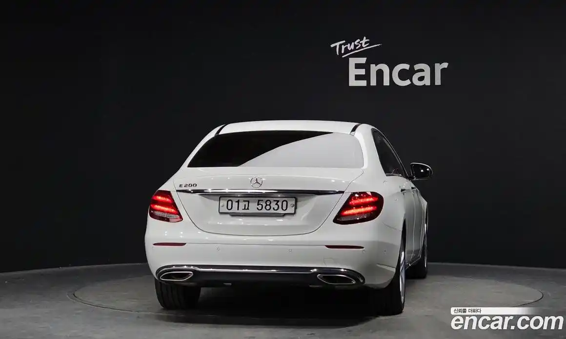 Mercedes-Benz E-Class 2018 2.0 Автомат в Москве № 178887, фото 19