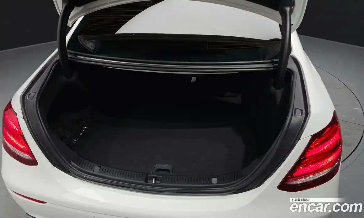 Mercedes-Benz E-Class 2018 2.0 Автомат в Москве № 178887, фото 20