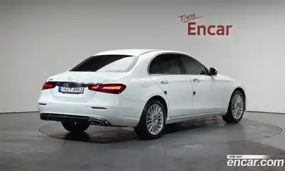 Mercedes-Benz E-Class 2022 2.0 Автомат в Москве № 193838, миниатюра 4