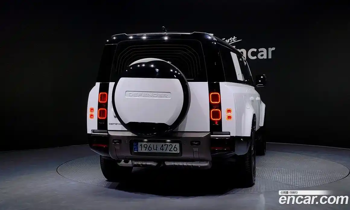 Land Rover Defender 2024 3.0 Автомат в Москве № 198082, фото 1