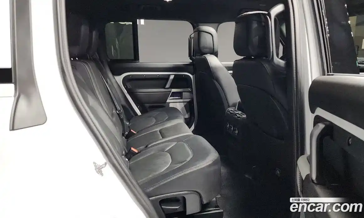 Land Rover Defender 2024 3.0 Автомат в Москве № 198082, фото 16