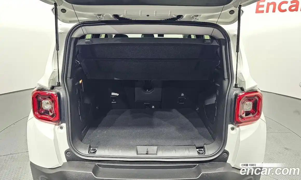 Jeep Renegade 2023 1.3 Автомат в Москве № 199387, фото 13