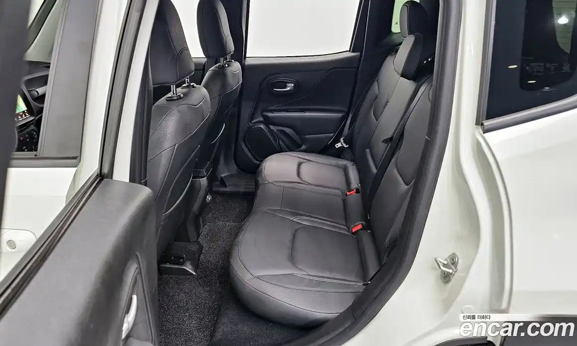 Jeep Renegade 2023 1.3 Автомат в Москве № 199387, фото 5