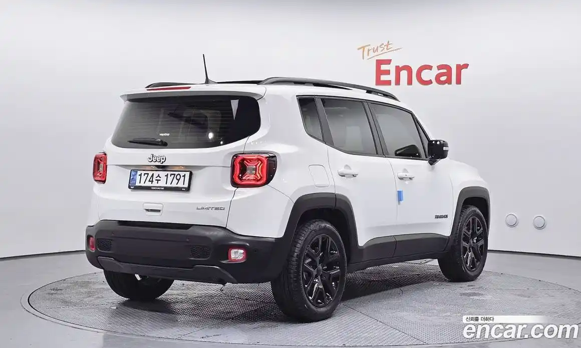 Jeep Renegade 2023 1.3 Автомат в Москве № 199387, фото 9