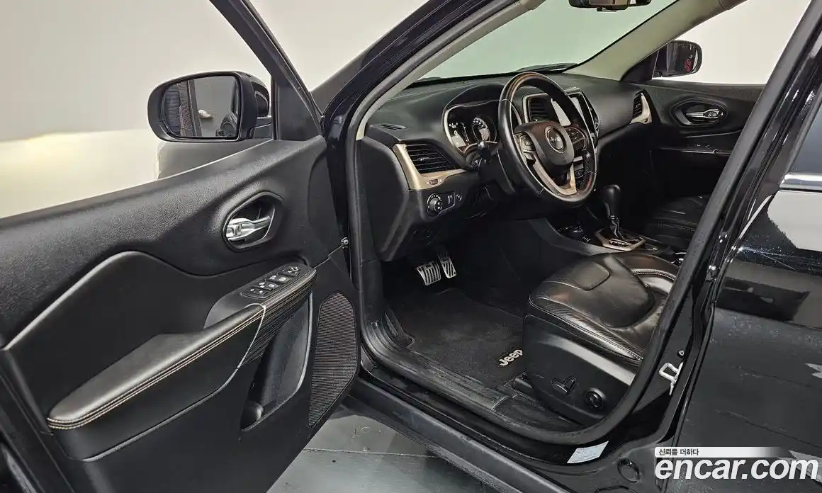 Jeep Cherokee 2017 2.4 Автомат в Москве № 199459, фото 7