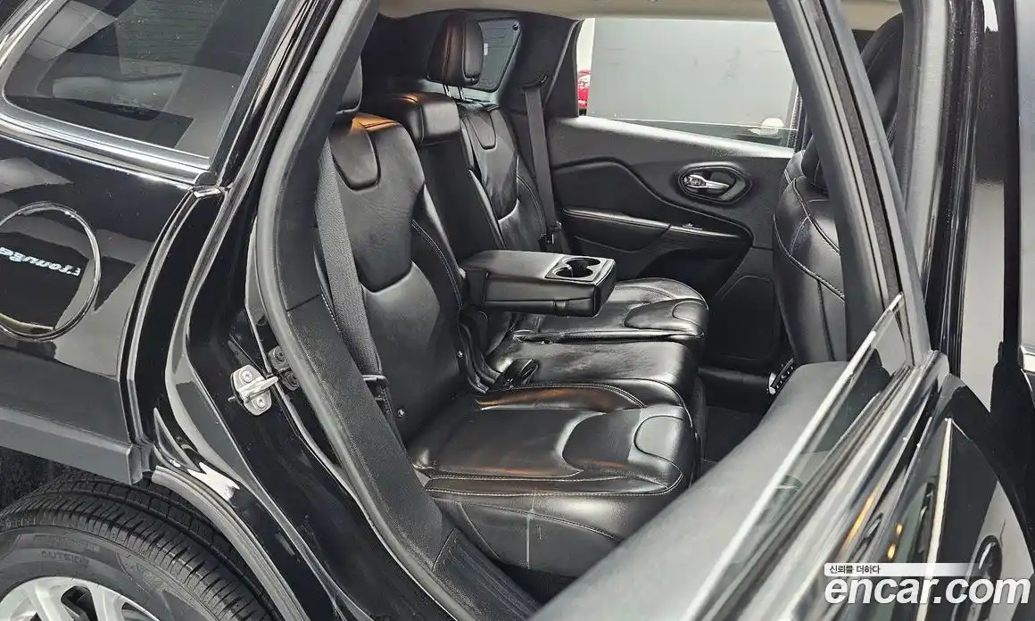 Jeep Cherokee 2017 2.4 Автомат в Москве № 199459, фото 8