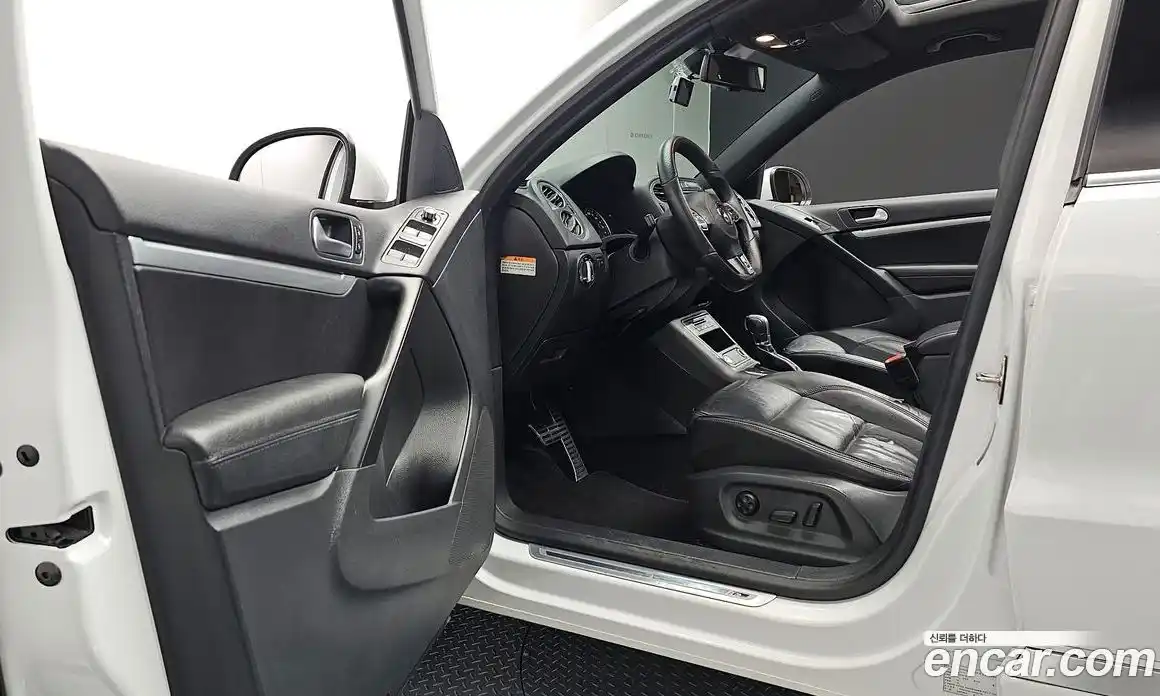 Volkswagen Tiguan 2014 2.0 Автомат в Москве № 223652, фото 15