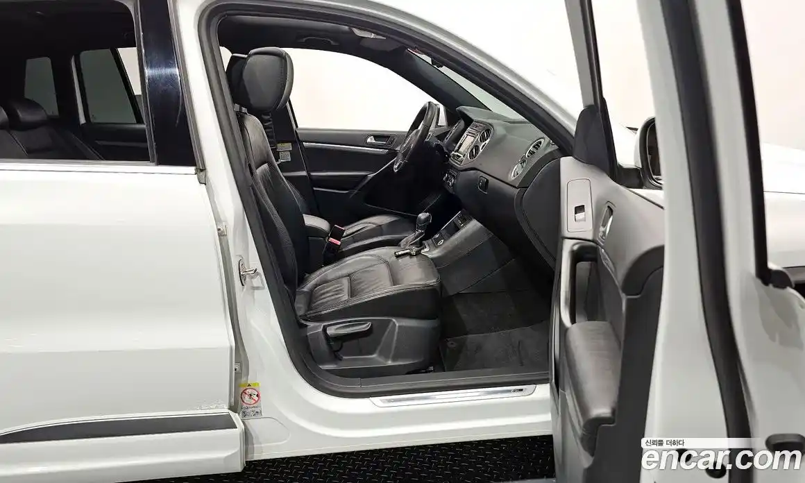 Volkswagen Tiguan 2014 2.0 Автомат в Москве № 223652, фото 4